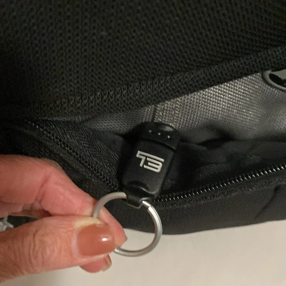 Tumi T3 lap top Computer bag Travel Black Canvas Zip pockets office work Quality